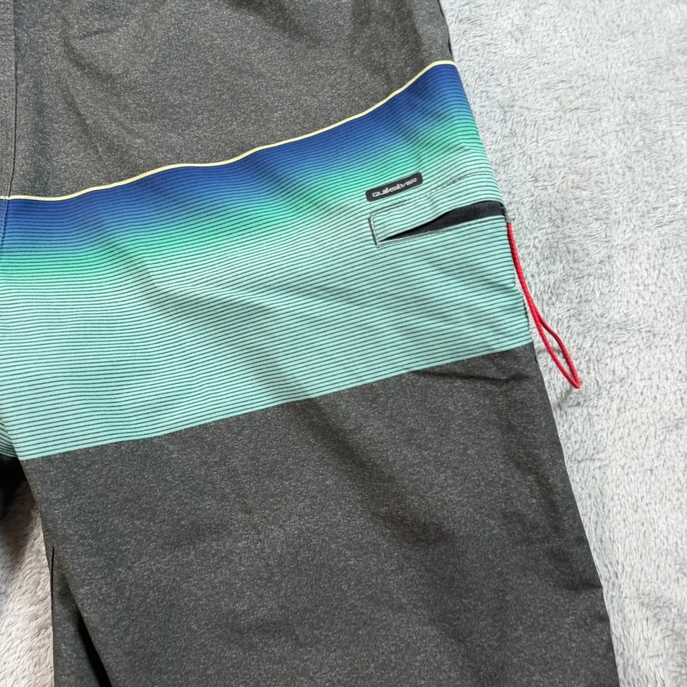 Quiksilver Highline Boardshorts Mens 32 Gray Striped 10